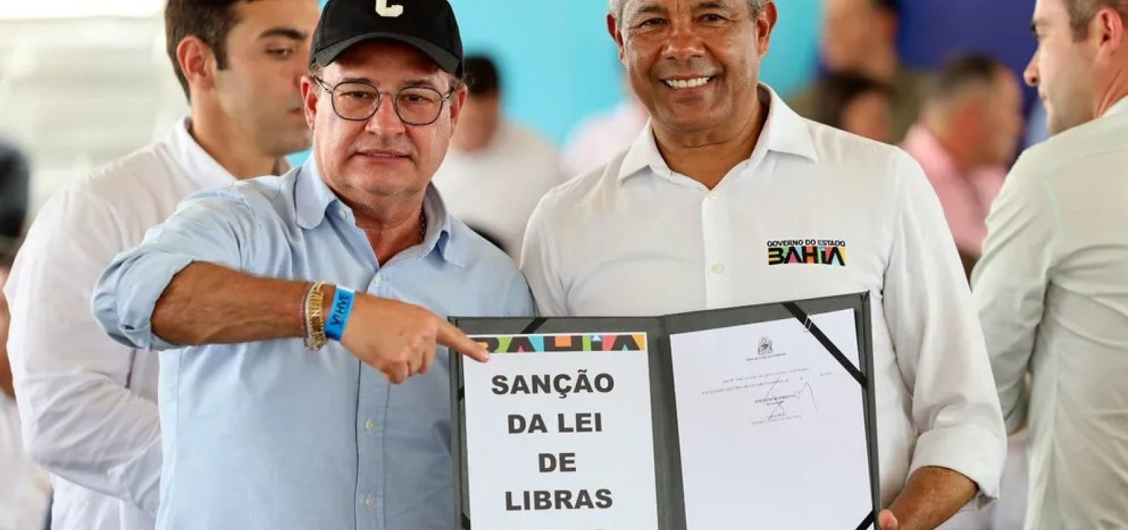 Bahia sanciona lei que reconhece Libras como meio legal de comunicação