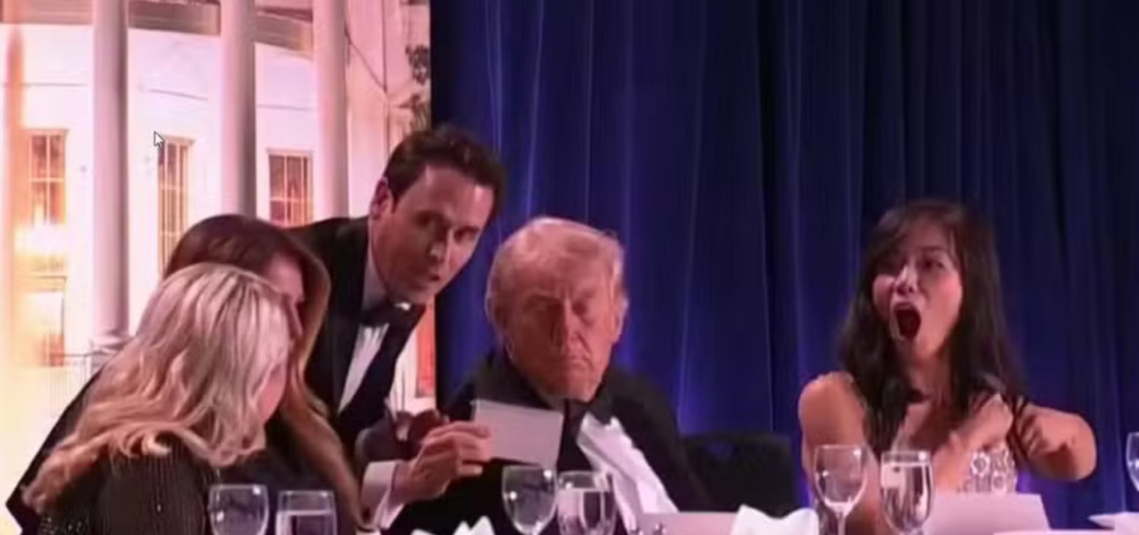 Trump é retirado às pressas de jantar com jornalistas após disparo de tiros