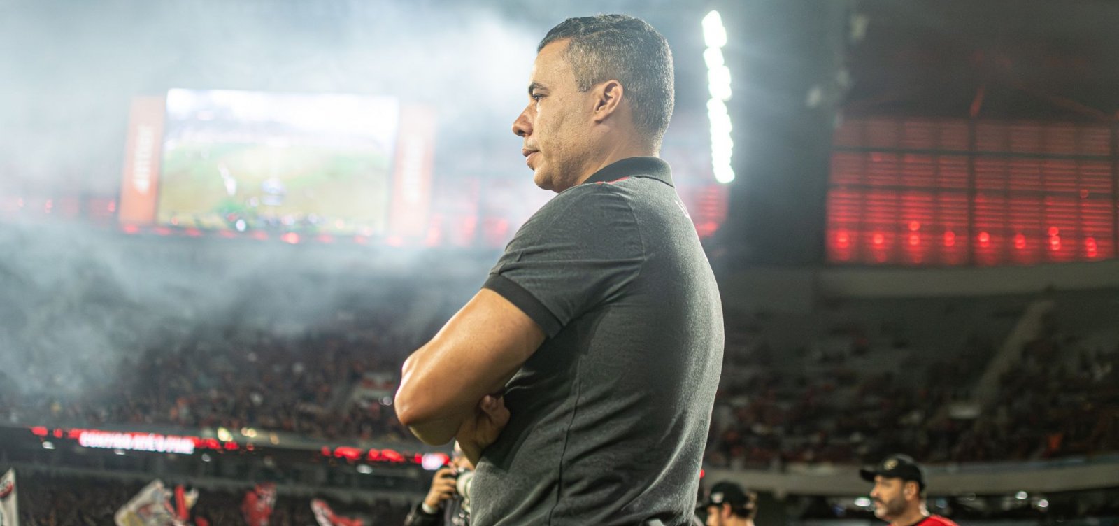 Jair Ventura diz que Vitória foi prejudicado pela arbitragem: "Clima de m*"