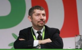 Vice-ministro italiano faz greve de fome e exige lei para casamento gay
