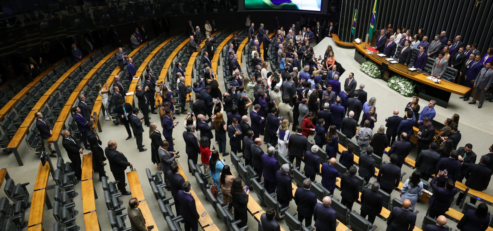 Congresso decide sobre veto de Lula a projeto que pode reduzir penas do 8 de janeiro