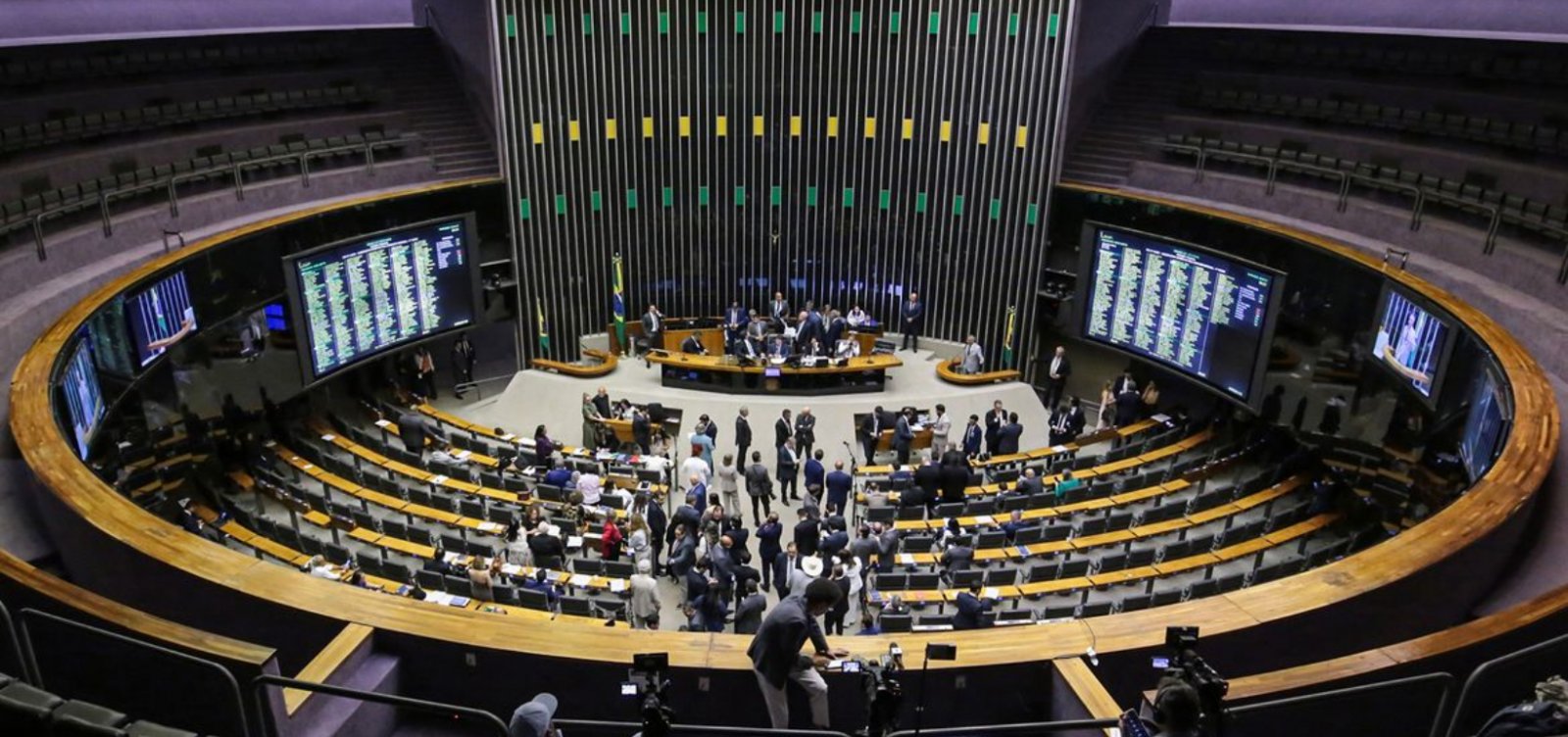 Congresso derruba veto de Lula e aprova nova dosimetria para condenados do 8 de Janeiro