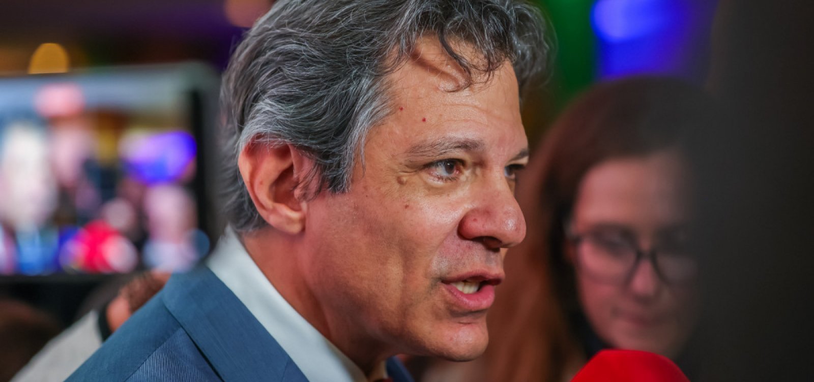 Haddad diz que só "lavagem cerebral coletiva" explica empate de Lula e Flávio nas pesquisas