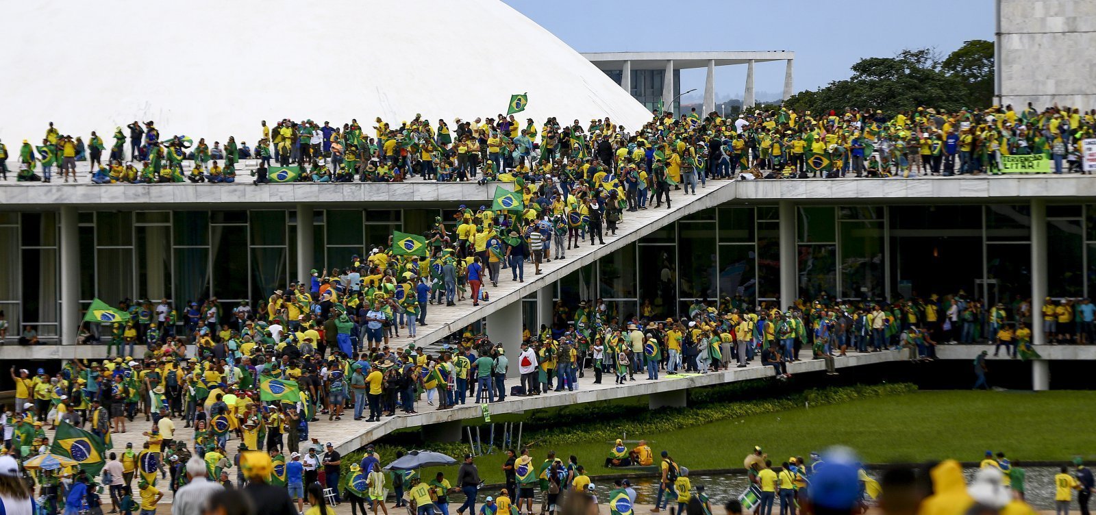 Associação de familiares diz que PL da dosimetria vai beneficiar 600 condenados pelo 8 de Janeiro