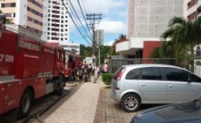 Vela causou incêndio em apartamento no Stiep; bombeiros já controlaram as chamas