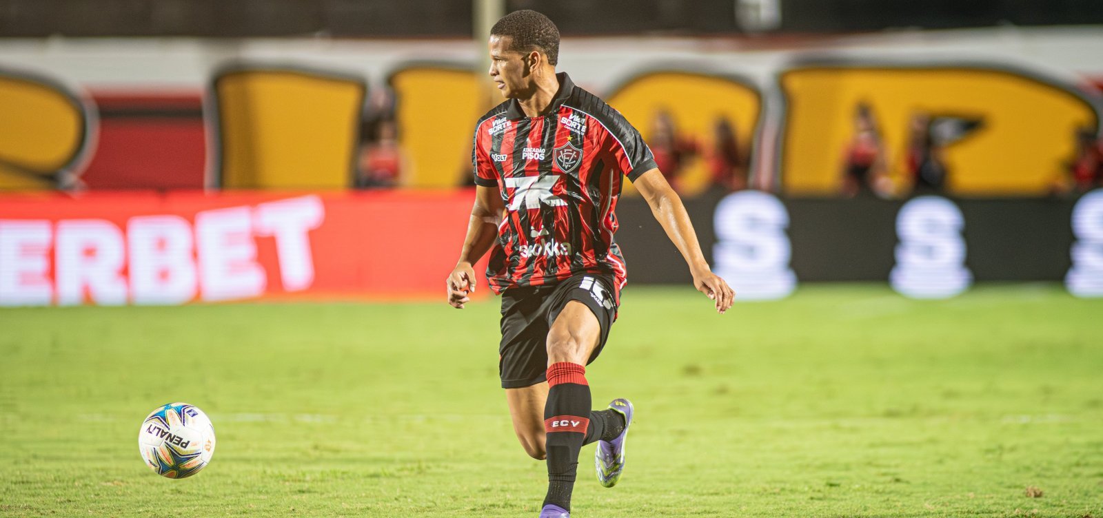 Os Campeões da Bola transmitem Vitória x Ceará nesta quarta-feira