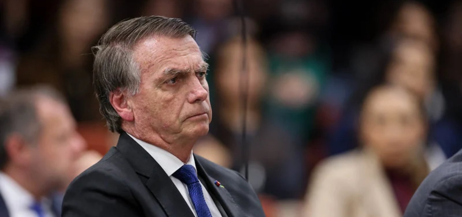 Bolsonaro tem alta hospitalar após passar por cirurgia no ombro