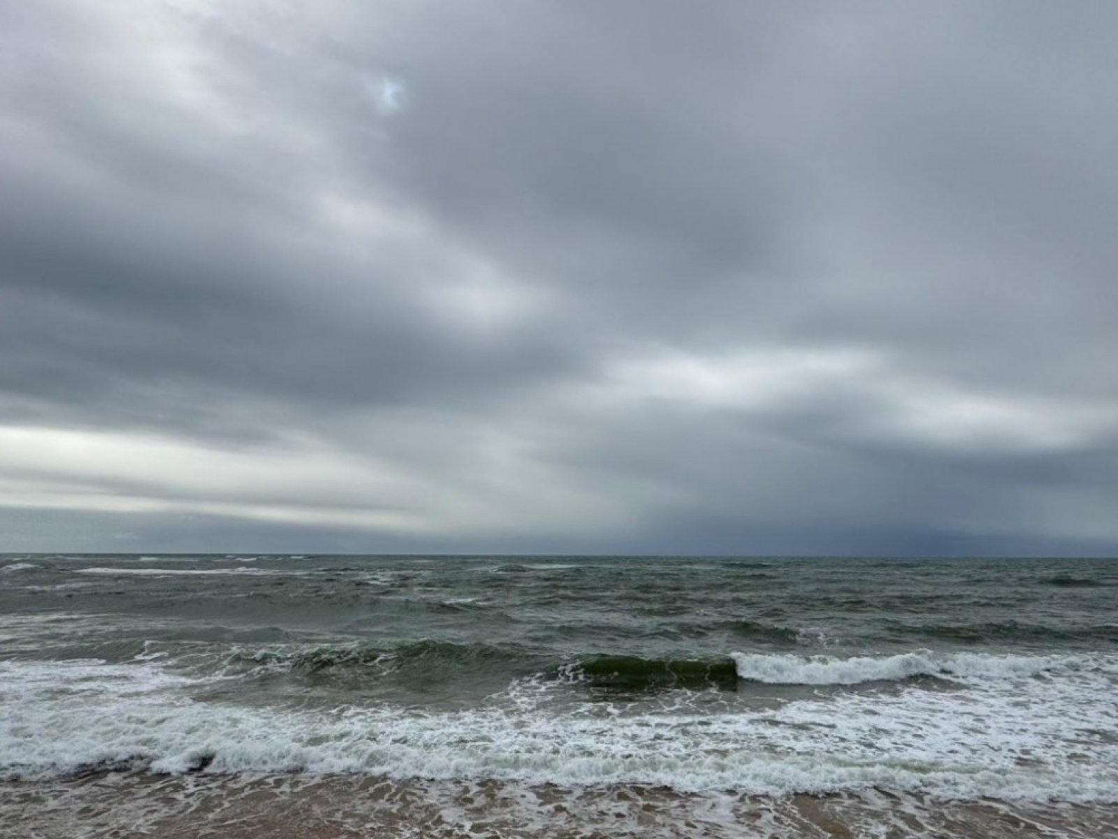 Frente fria provoca chuva e mantém calor na Bahia nesta terça-feira
