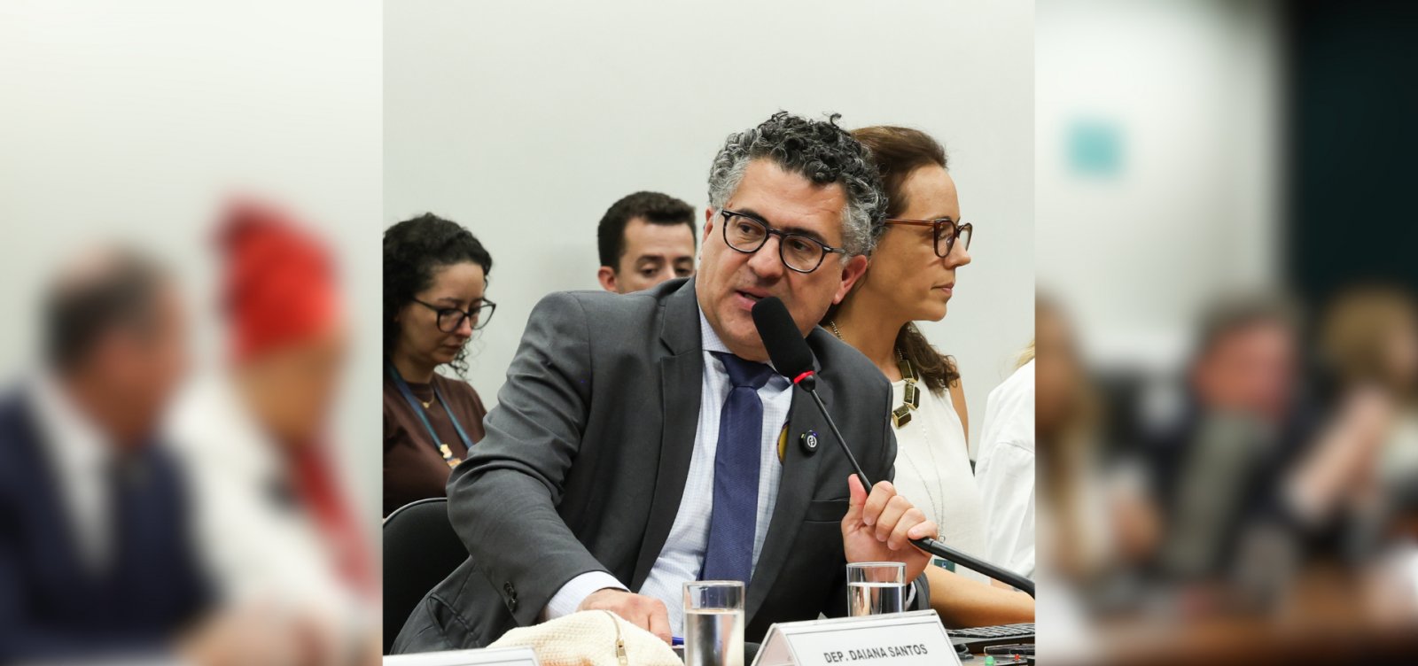 Fim da escala 6x1: comissão especial que discute a proposta fará audiências em 4 estados
