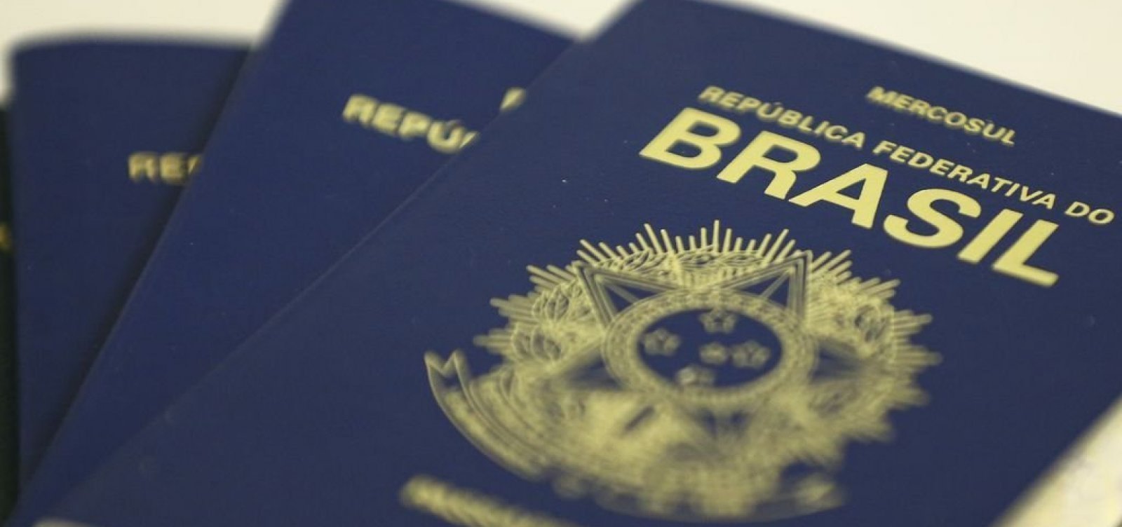 Governo reduz pela metade preço de emissão de passaporte no exterior