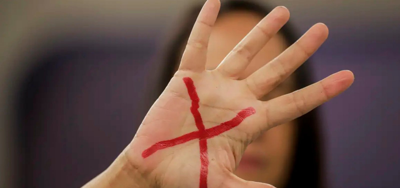 Brasil registra um feminicídio a cada 5h no 1º trimestre de 2026
