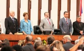 Homenagem tem início com pérolas de Nilo: “Prometeram que não iam fazer zoada"
