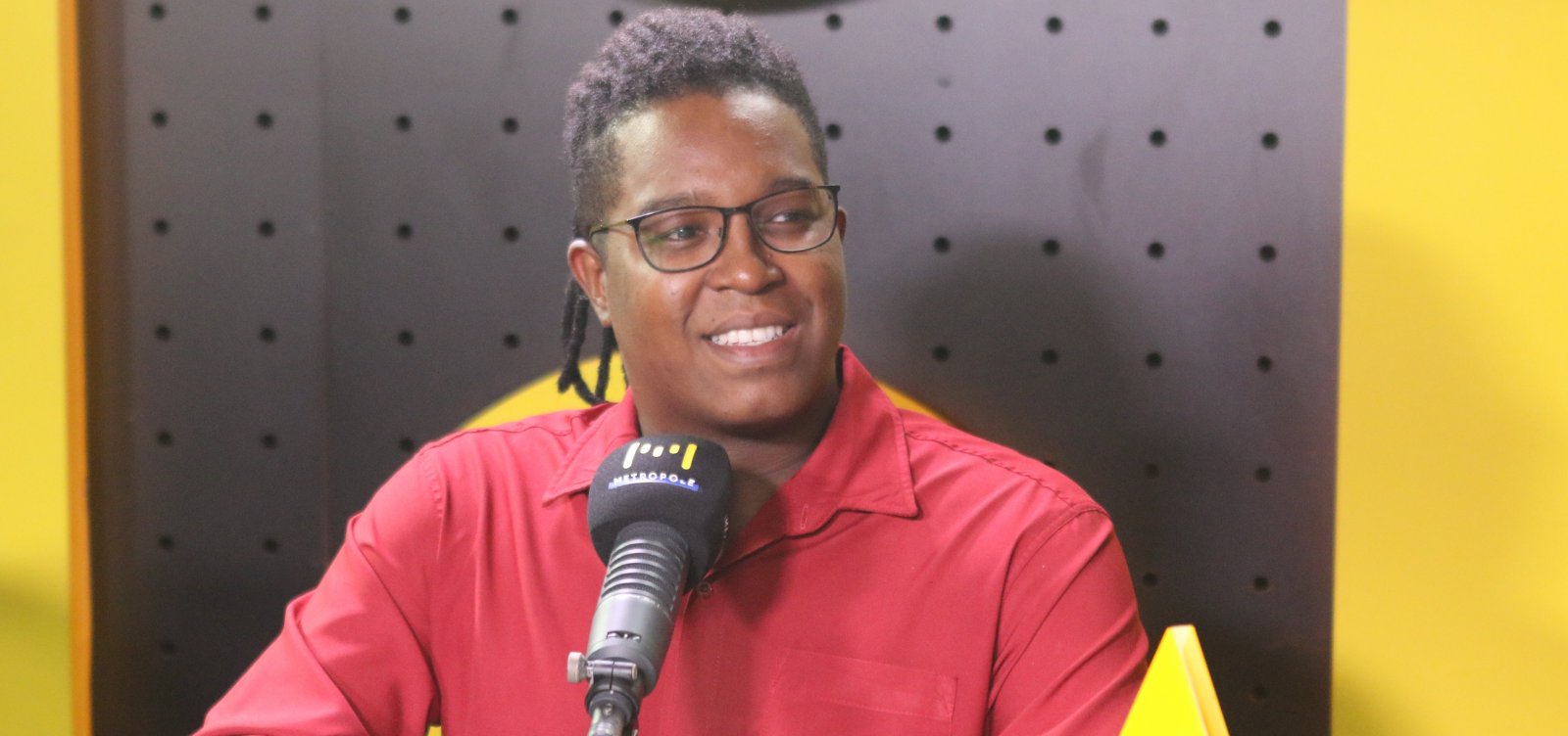 IA criada por jovens de Salvador transforma WhatsApp em assistente financeiro para mães solo