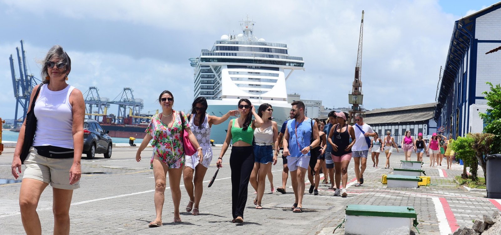 Salvador recebeu mais de 753 mil turistas e movimentou R$ 1,6 bilhão em abril