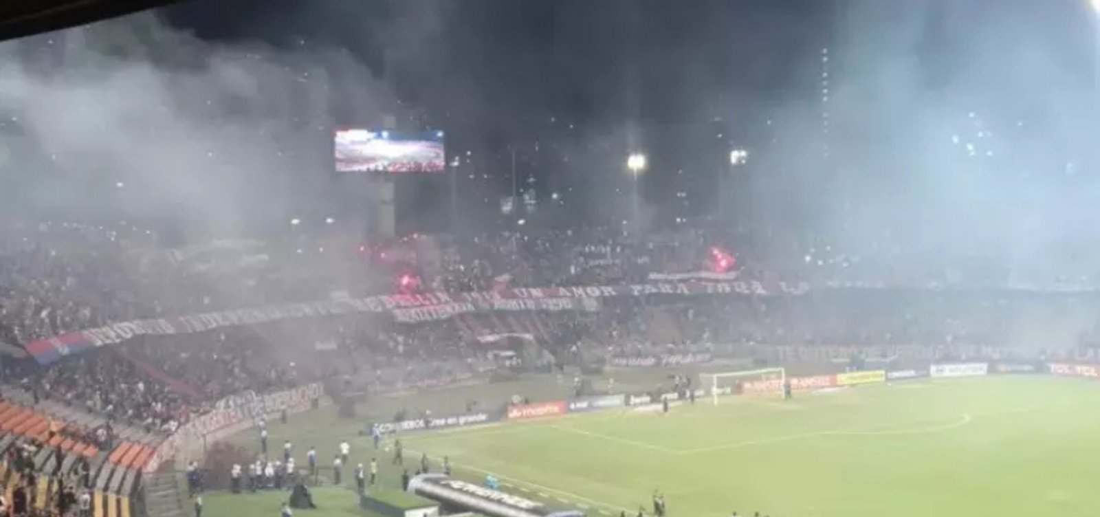 Jogo do Flamengo é suspenso após confusão e atos de vandalismo na Libertadores