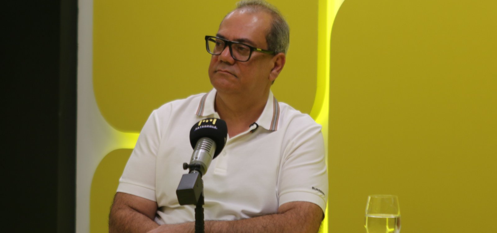 “Tarifa cara e transporte péssimo”, diz Carlos Muniz sobre sistema de ônibus de Salvador