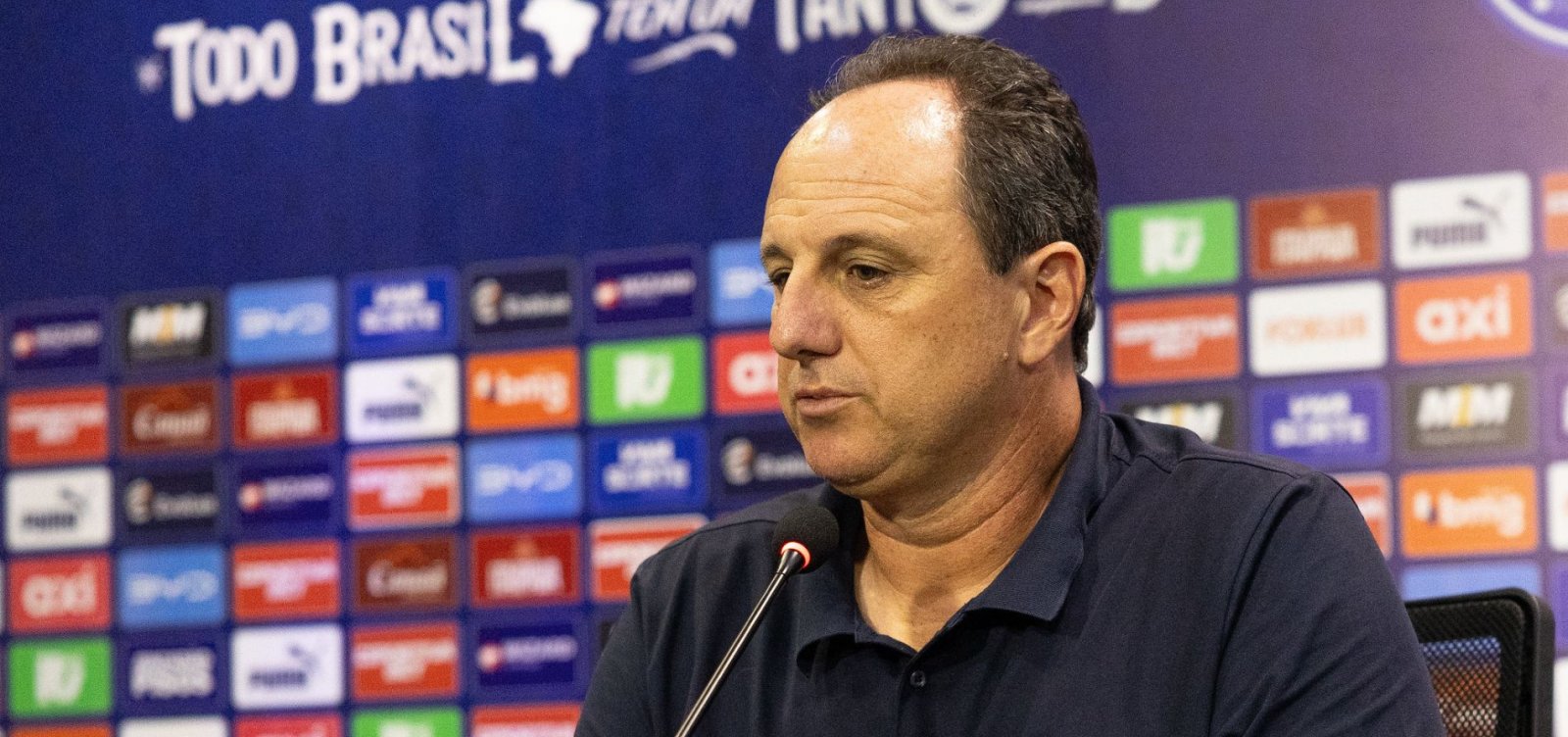 "Perdemos a confiança", admite Rogério Ceni após derrota de virada do Bahia
