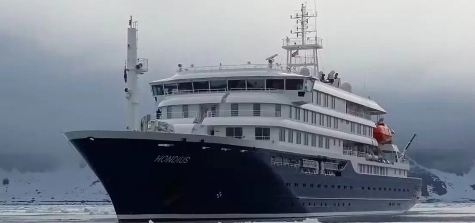 Navio com surto de hantavírus inicia evacuação sob protocolo de emergência na Espanha