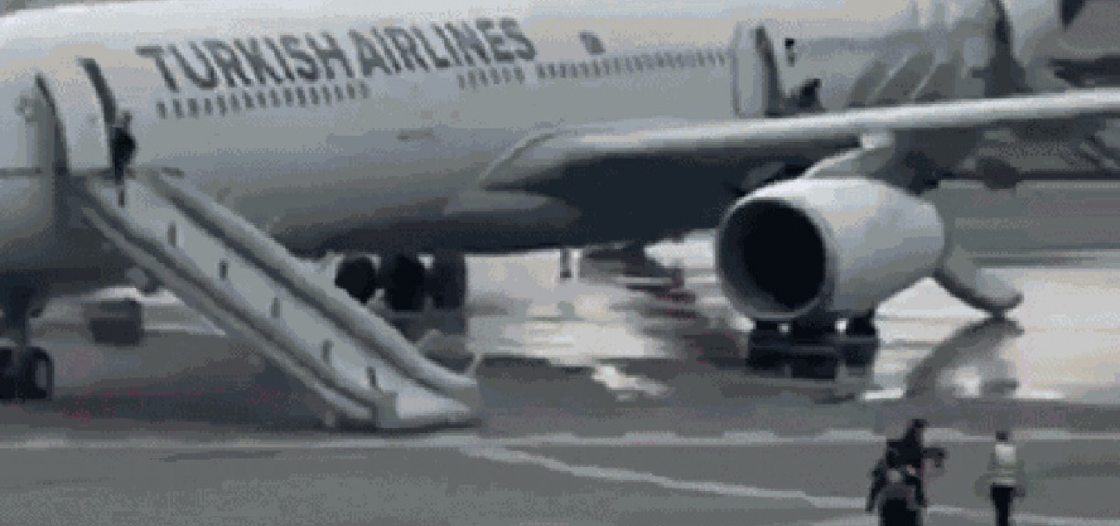 Avião é evacuado após fumaça no trem de pouso no Nepal