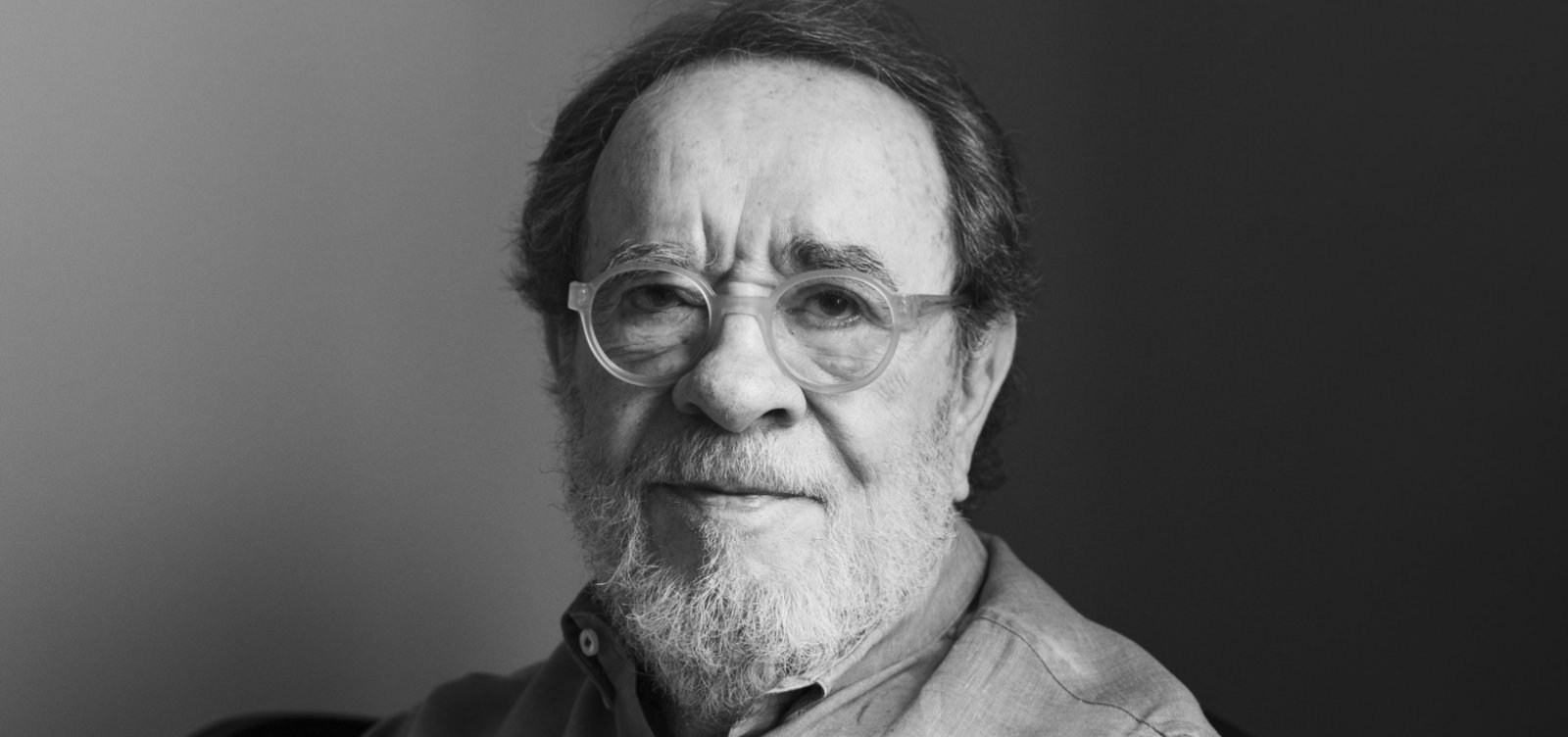 Convidado do MK Entrevista, Fernando Morais prepara acervo com documentos históricos do Brasil