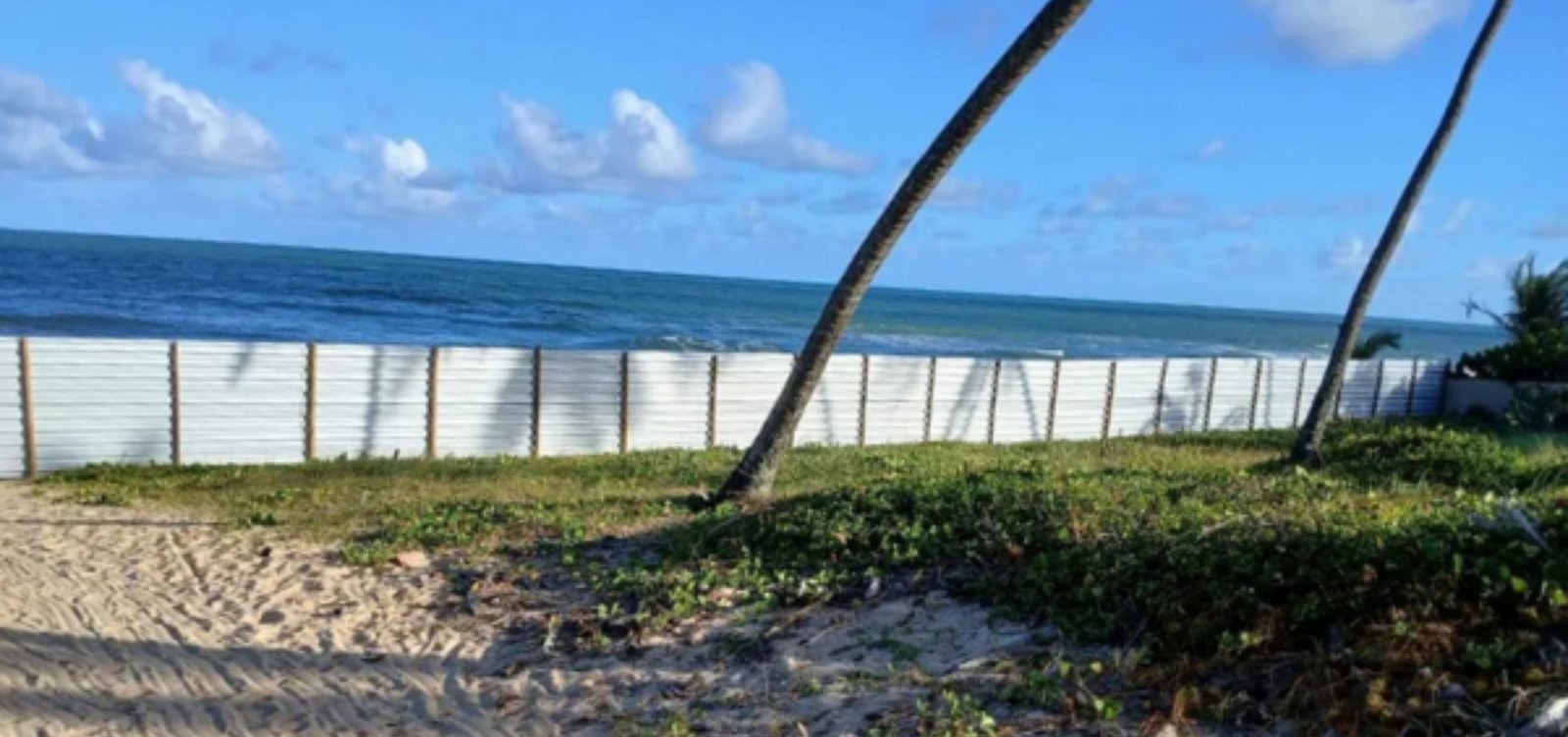 TJ determina retirada de muro que bloqueava acesso à praia em Barra do Jacuípe