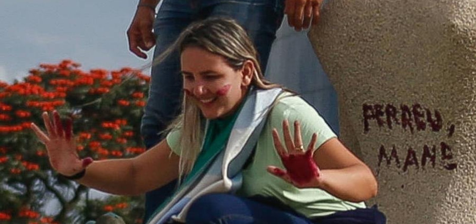 Débora do Batom recorre ao STF para tentar obter redução de pena com Lei da Dosimetria