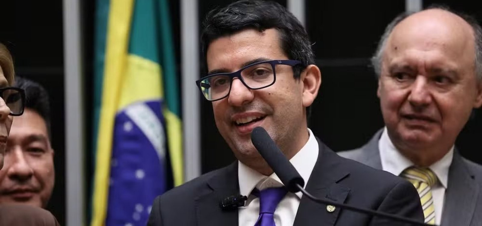 Alvo da PF, deputado do Rio usou causa animal para desviar R$ 200 milhões
