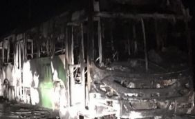Incêndio provocado por grupo destrói ônibus em Vitória da Conquista 
