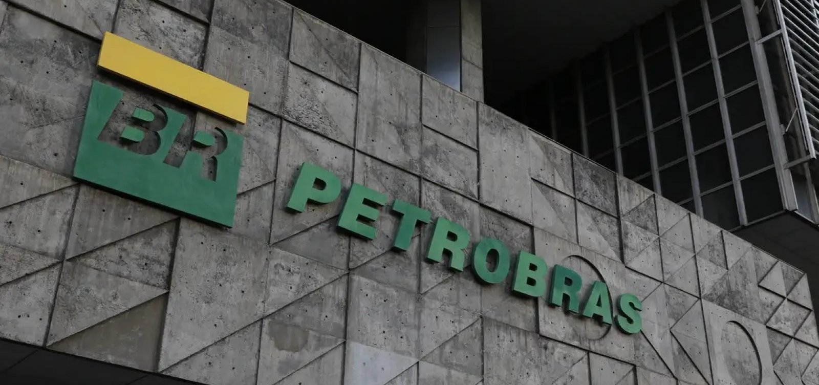 Petrobras descarta repasse imediato da alta do petróleo aos combustíveis 