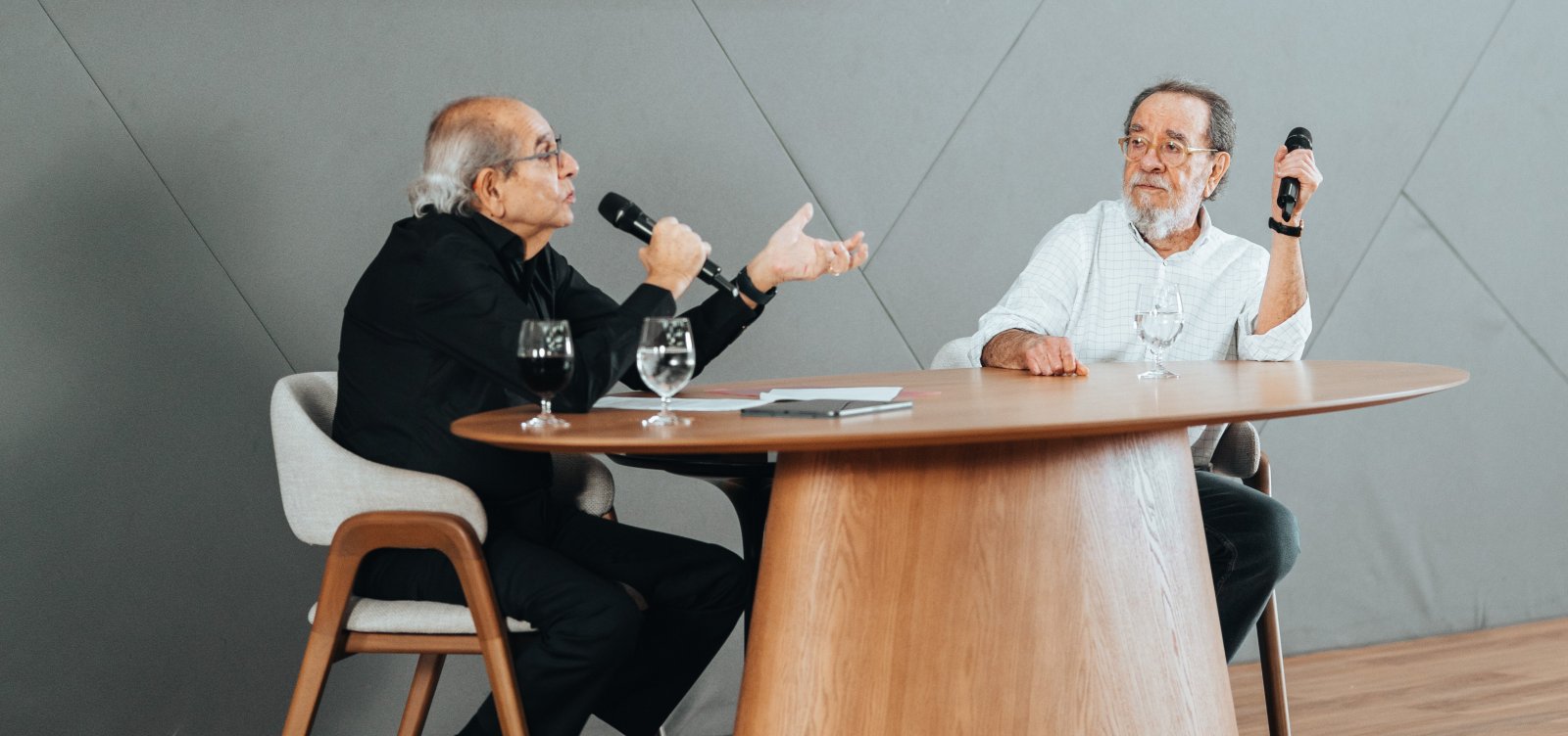 No MK Entrevista, Fernando Morais admite ter errado em ser contra a criação do PT 