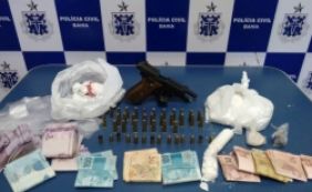 Dupla é presa com meio quilo de cocaína e uma pistola 380 em Conquista