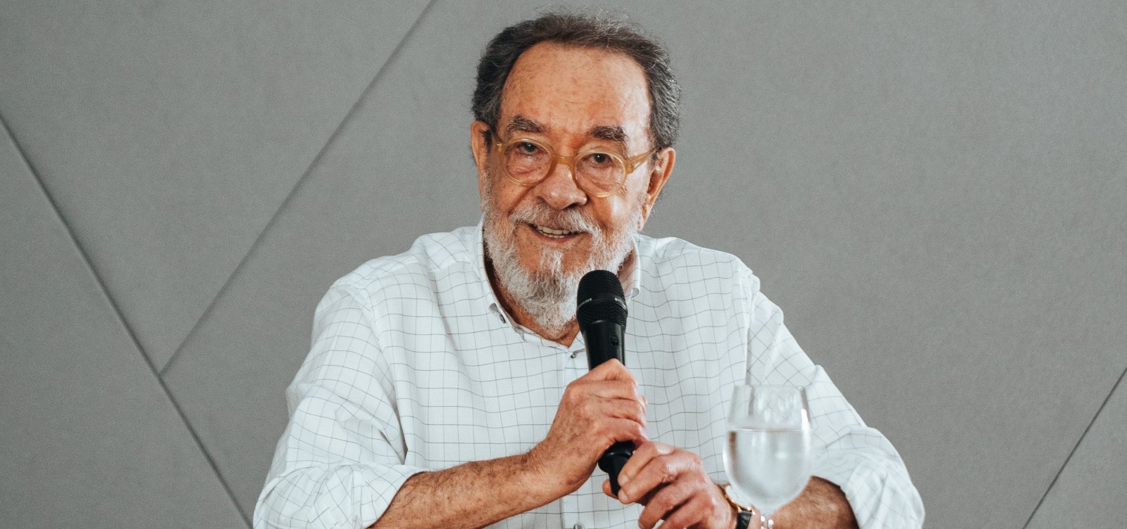 Fernando Morais conta como Fidel Castro convenceu Lula a voltar para a política