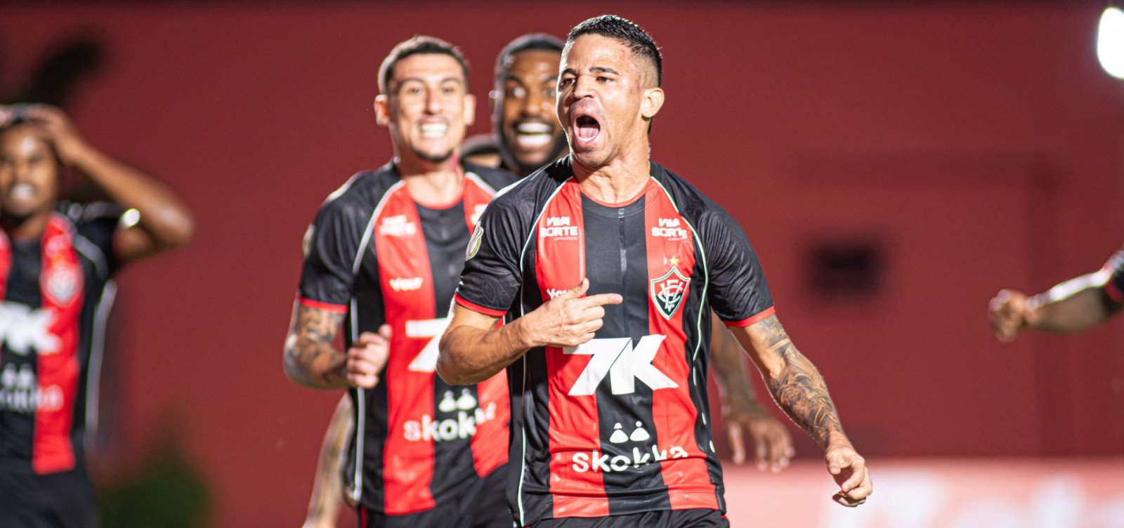 Pix de aniversário! Vitória vence o Flamengo e se classifica na Copa do Brasil
