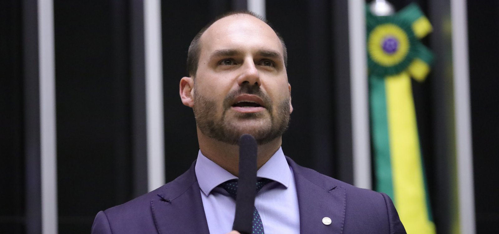Eduardo Bolsonaro tinha poder sobre dinheiro do “Dark Horse”, revela Intercept
