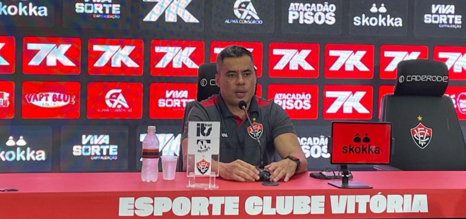 Jair Ventura cita desgaste do Vitória na derrota para o Bragantino pelo Brasileiro