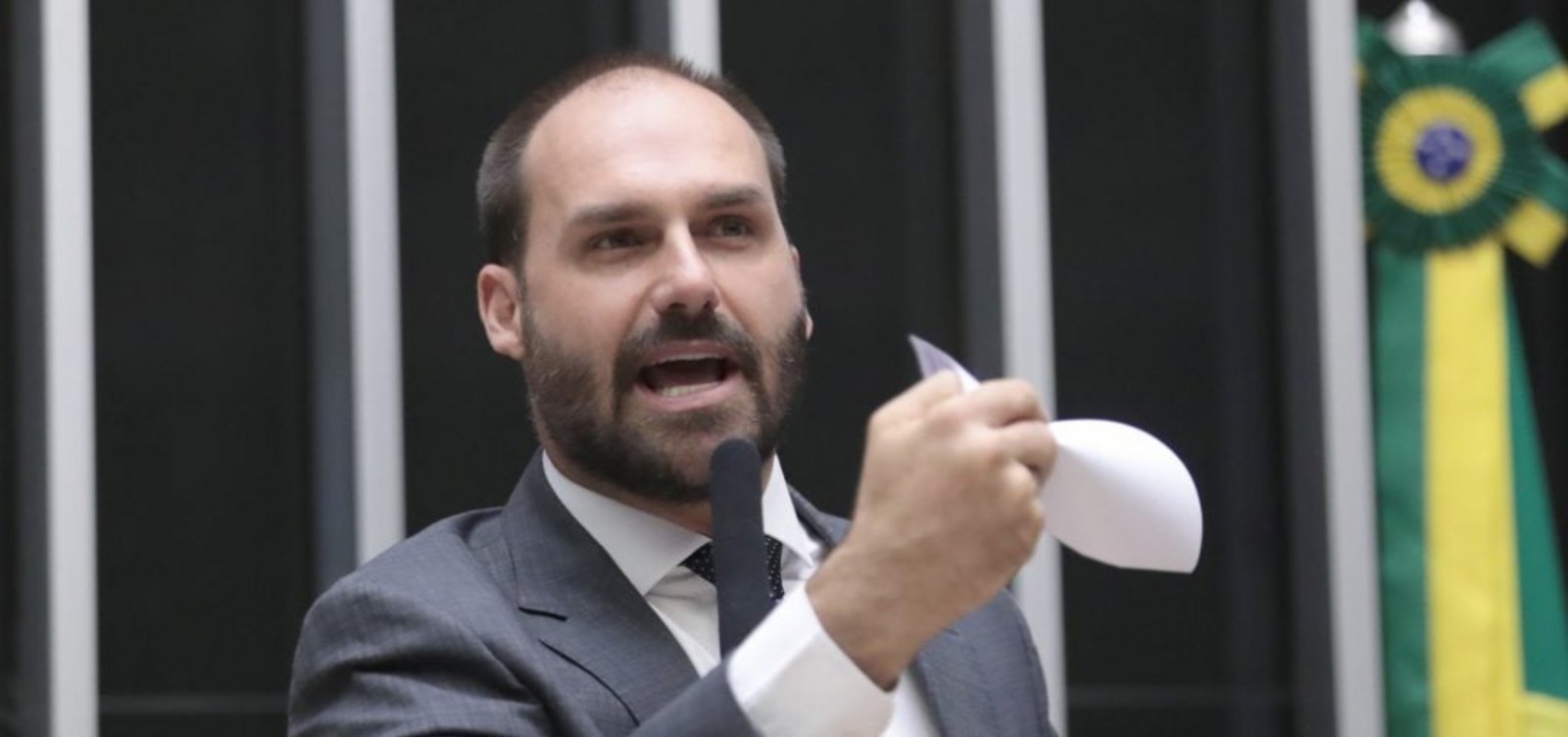"Não é caro para padrões de Hollywood", diz Eduardo sobre investimentos para filme de Bolsonaro