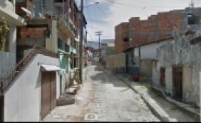 Homem morre após troca de tiros em Itapuã nesta sexta-feira