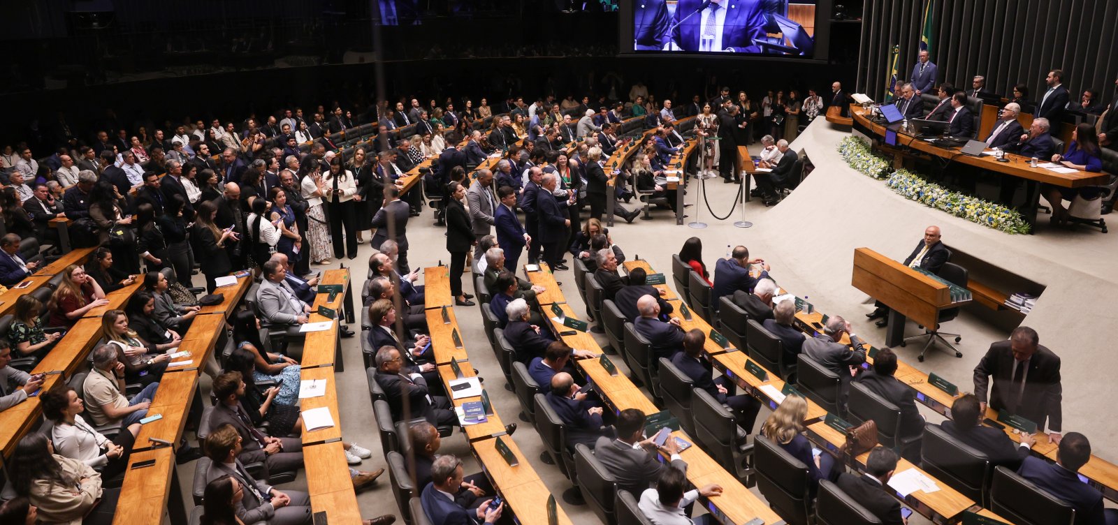 Saiba quais deputados baianos assinaram a proposta para adiar fim da escala 6x1