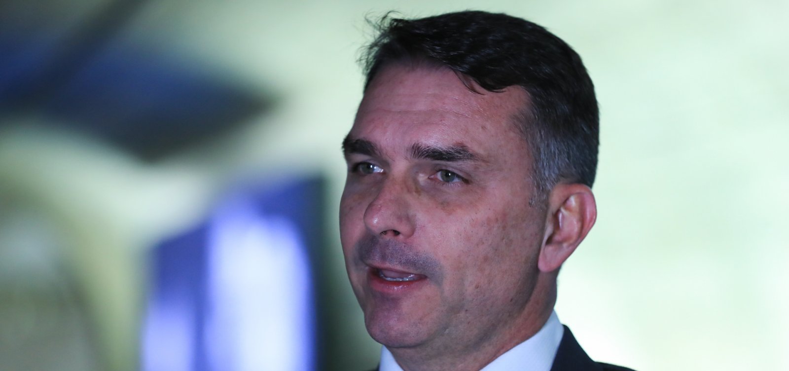 Flávio diz que pediu prestação de contas à produtora de filme sobre Bolsonaro