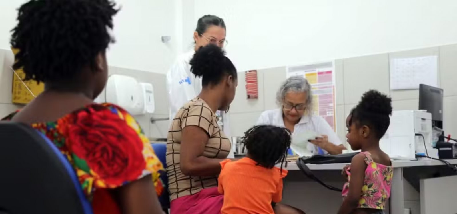 Mais de 300 mil beneficiários do Bolsa Família devem atualizar acompanhamento de saúde em Salvador