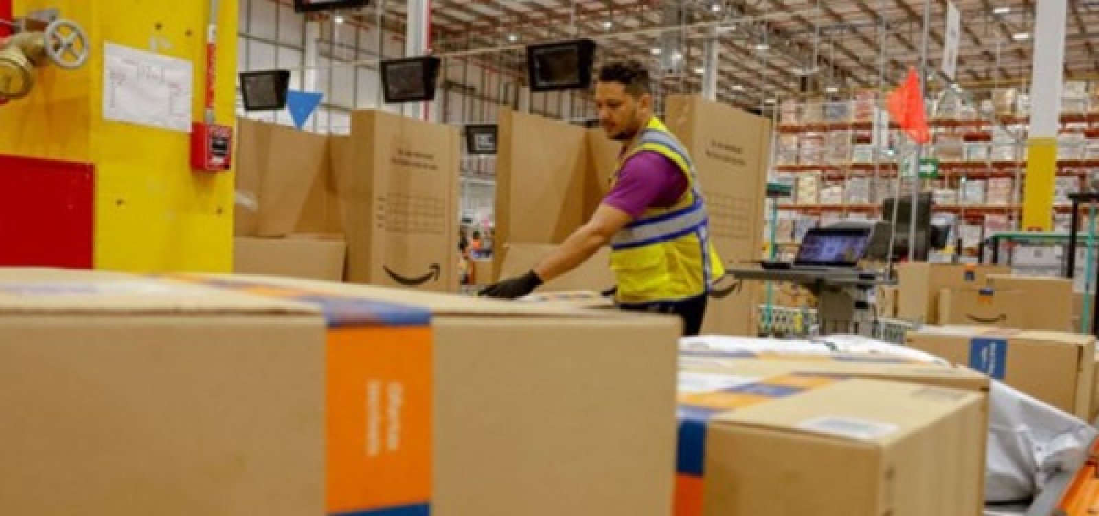 Amazon inicia operação de novo centro logístico em Salvador