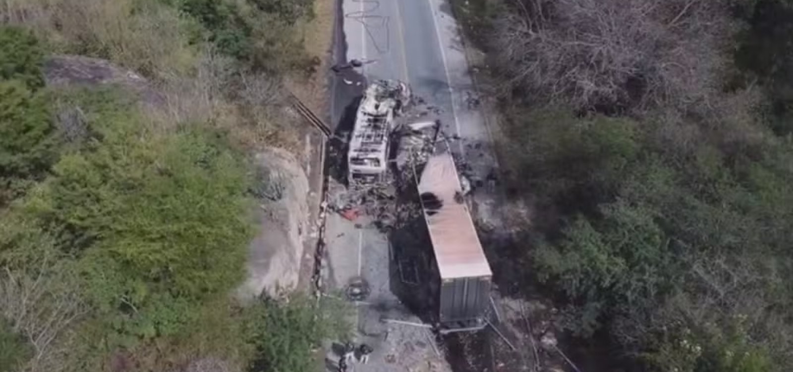 Seis baianos estão entre mortos em acidente entre ônibus e carreta em Minas Gerais