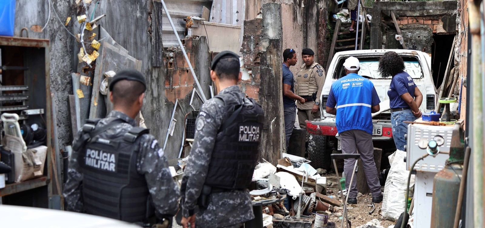 Operação fecha seis ferros-velhos irregulares em Salvador