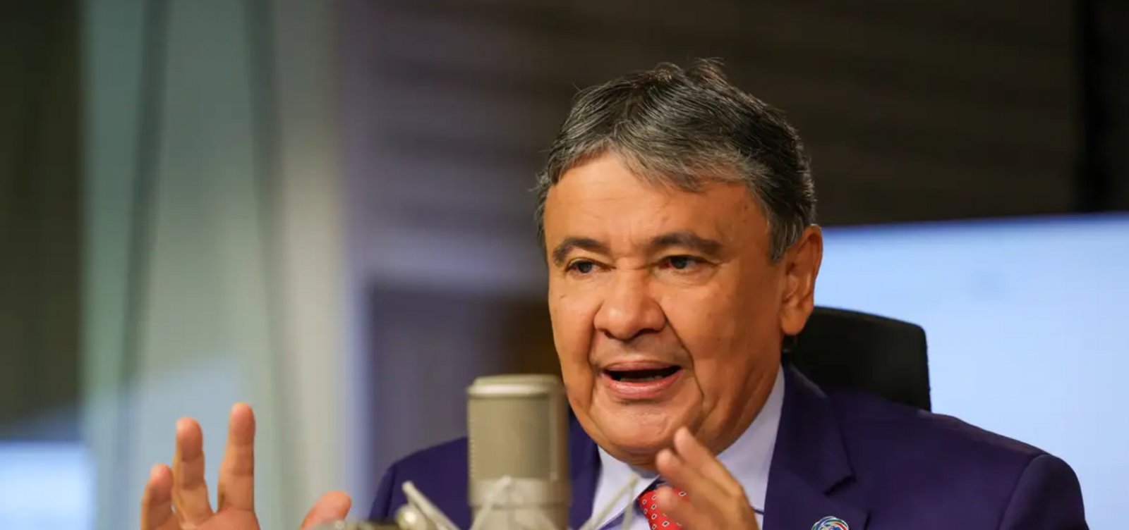 Ministro afirma que 5,1 milhões deixaram o Bolsa Família desde 2023 após aumento de renda