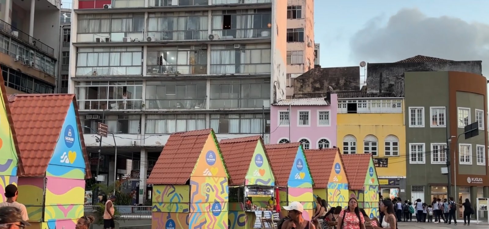 Iphan diz que barracas instaladas na Praça da Sé não foram autorizadas e manda retirar estruturas