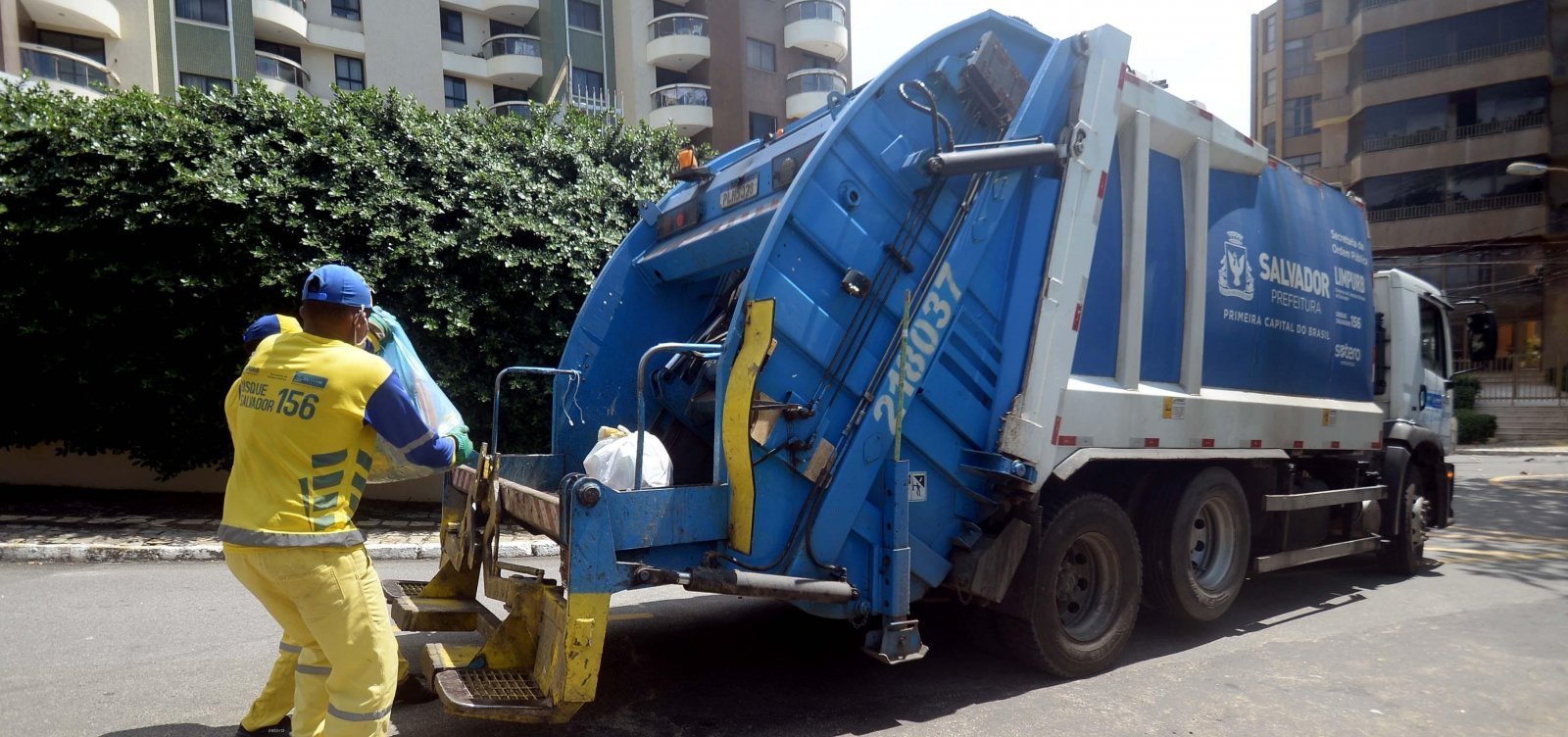 Limpurb apreende veículo por descarte irregular de entulho e intensifica fiscalização em Salvador