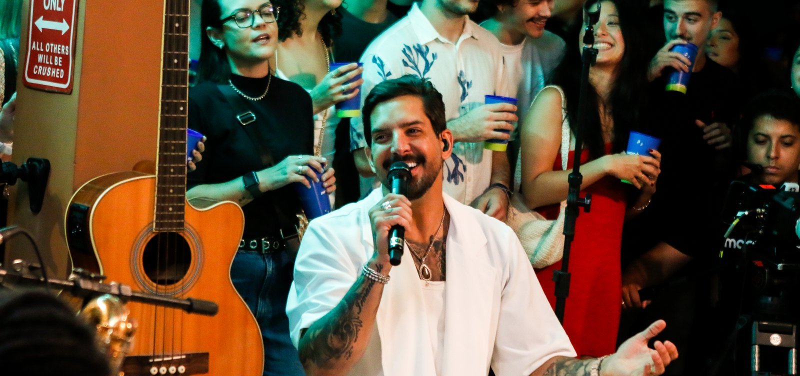 Felipe Pezzoni anuncia saída da Banda Eva após 14 anos