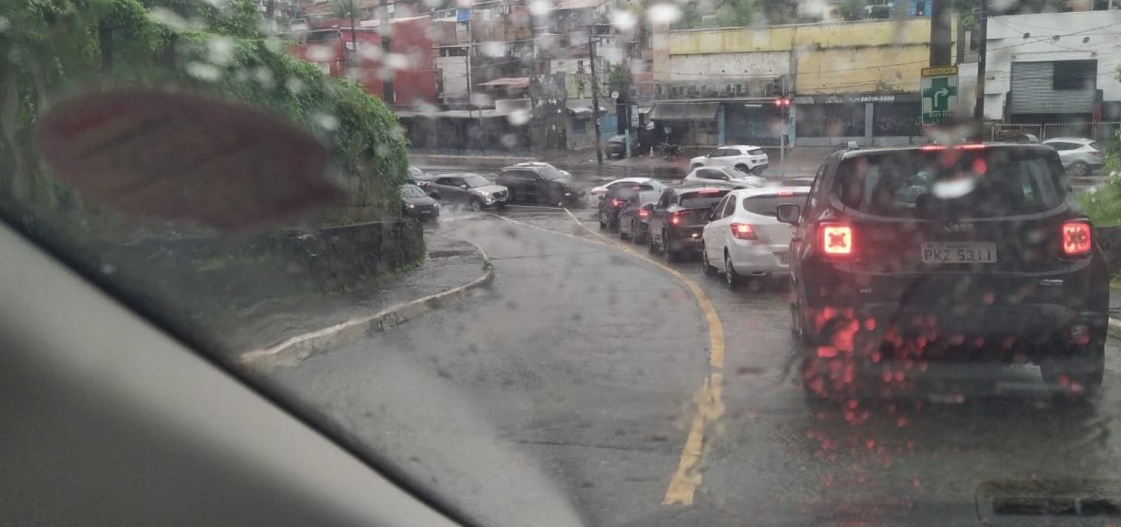 Veja onde mais choveu, ocorrências de deslizamentos, alagamentos e desabamento em Salvador