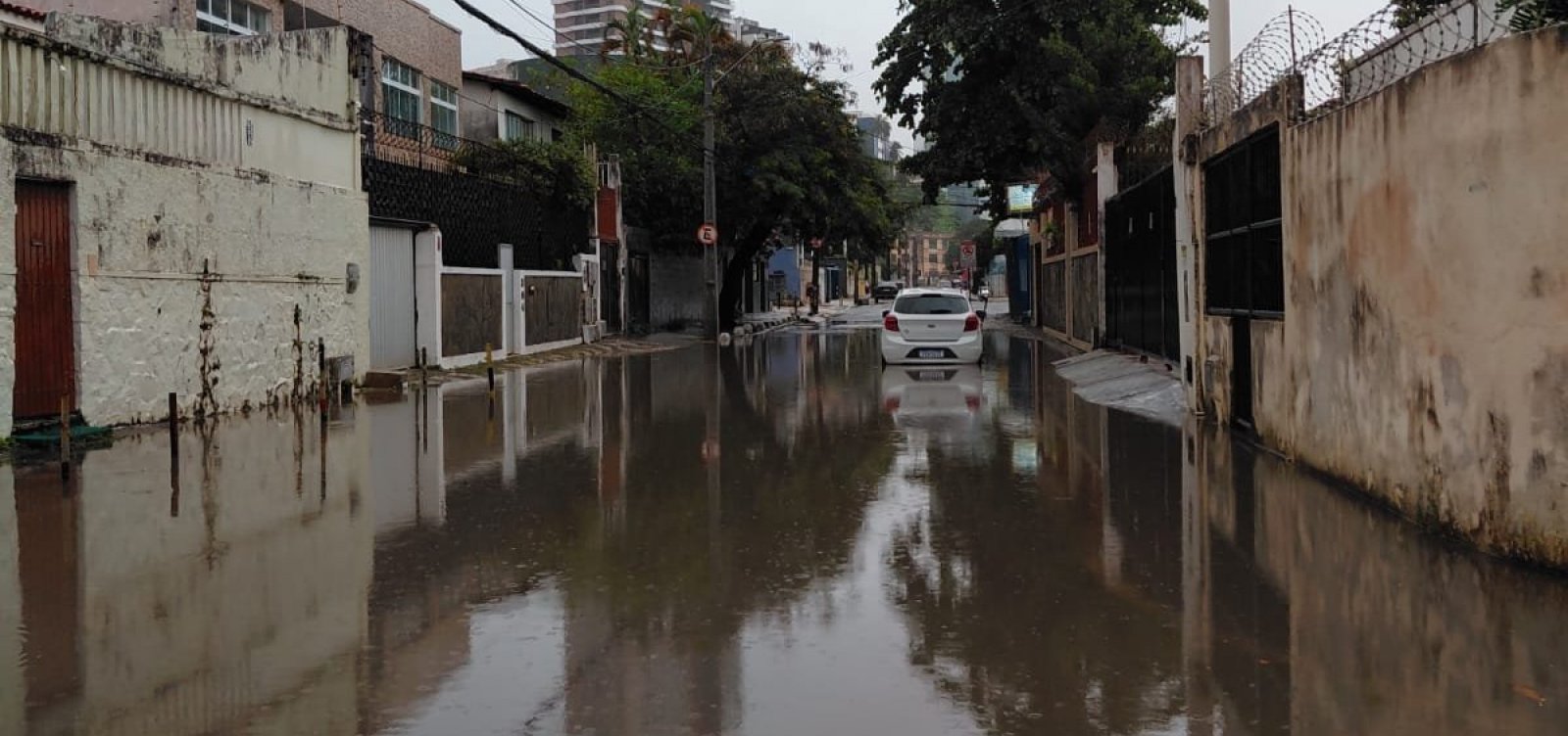 Chuvas provocam 50 ocorrências em Salvador; desabamentos lideram registros