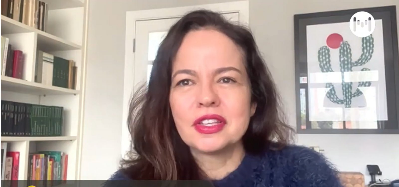 “Ela nunca se rendeu à censura”, diz jornalista Adriana Negreiros sobre Dercy Gonçalves